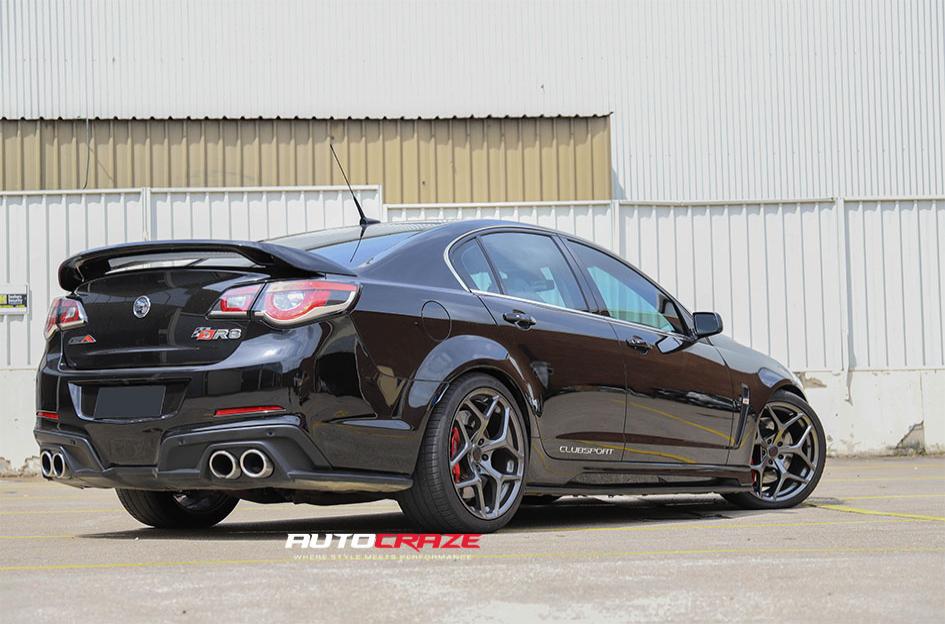 HOLDEN-COMMODORE-HSV-CLUBSPORT-R8-DOMINATE-GUNMETAL